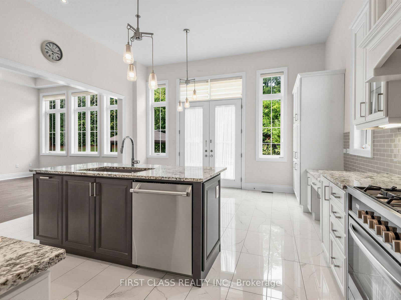 Photo 13 of 16 Macdonald Court, Richmond Hill, Oak Ridges Lake Wilcox — HOMEH