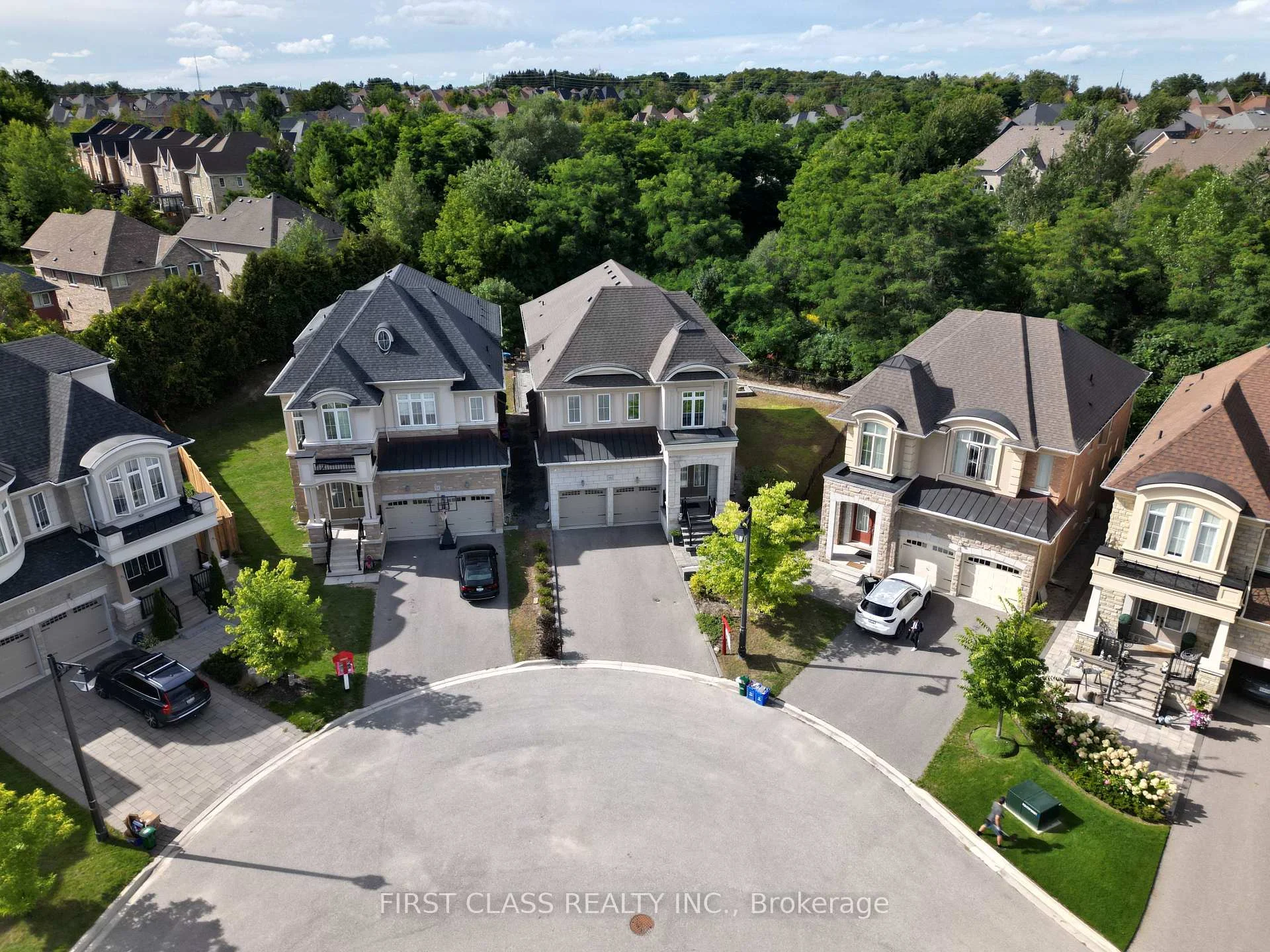 Photo 4 of 16 Macdonald Court, Richmond Hill, Oak Ridges Lake Wilcox — HOMEH