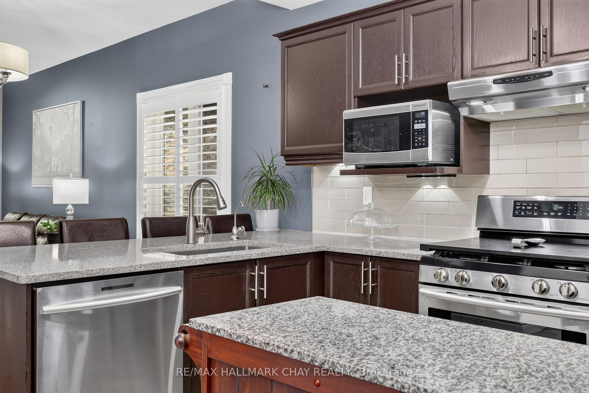 Photo 8 of 1925 Emerald Court, Innisfil, Alcona — HOMEH