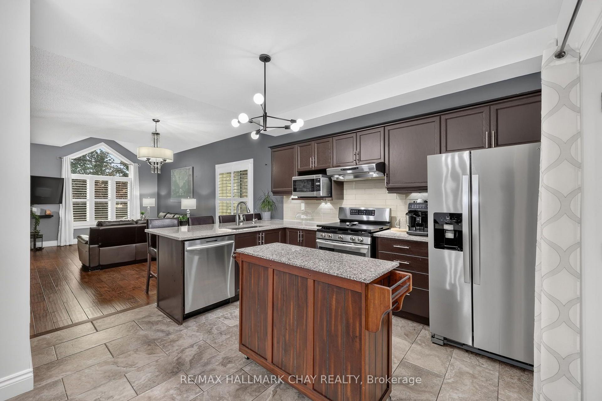 Photo 9 of 1925 Emerald Court, Innisfil, Alcona — HOMEH