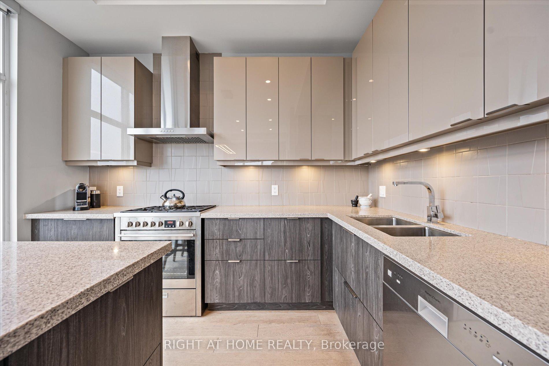 Photo 14 of Unit PH1, 580 Kingston Road, Toronto, The Beaches — HOMEH