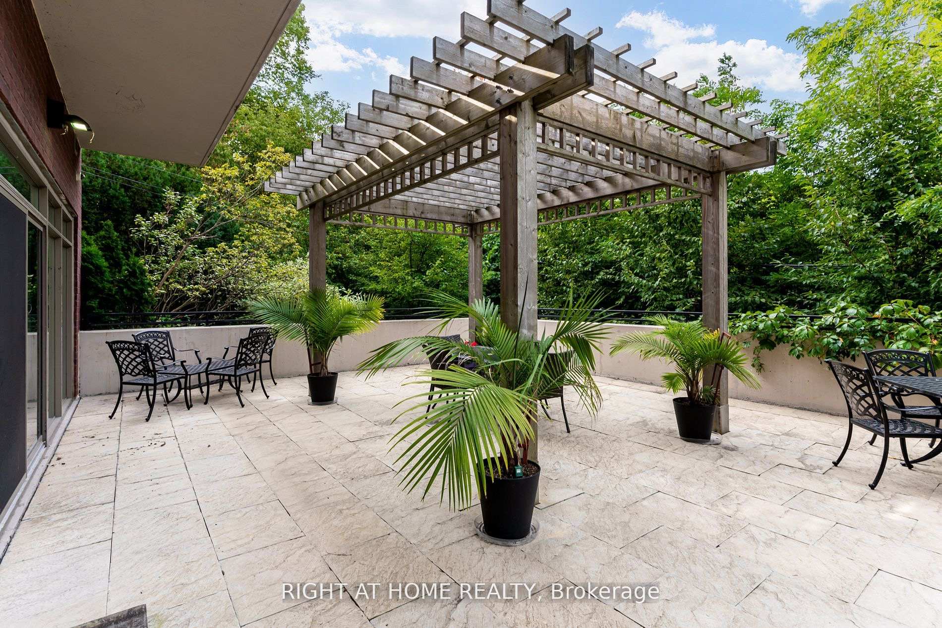 Photo 29 of Unit PH1, 580 Kingston Road, Toronto, The Beaches — HOMEH