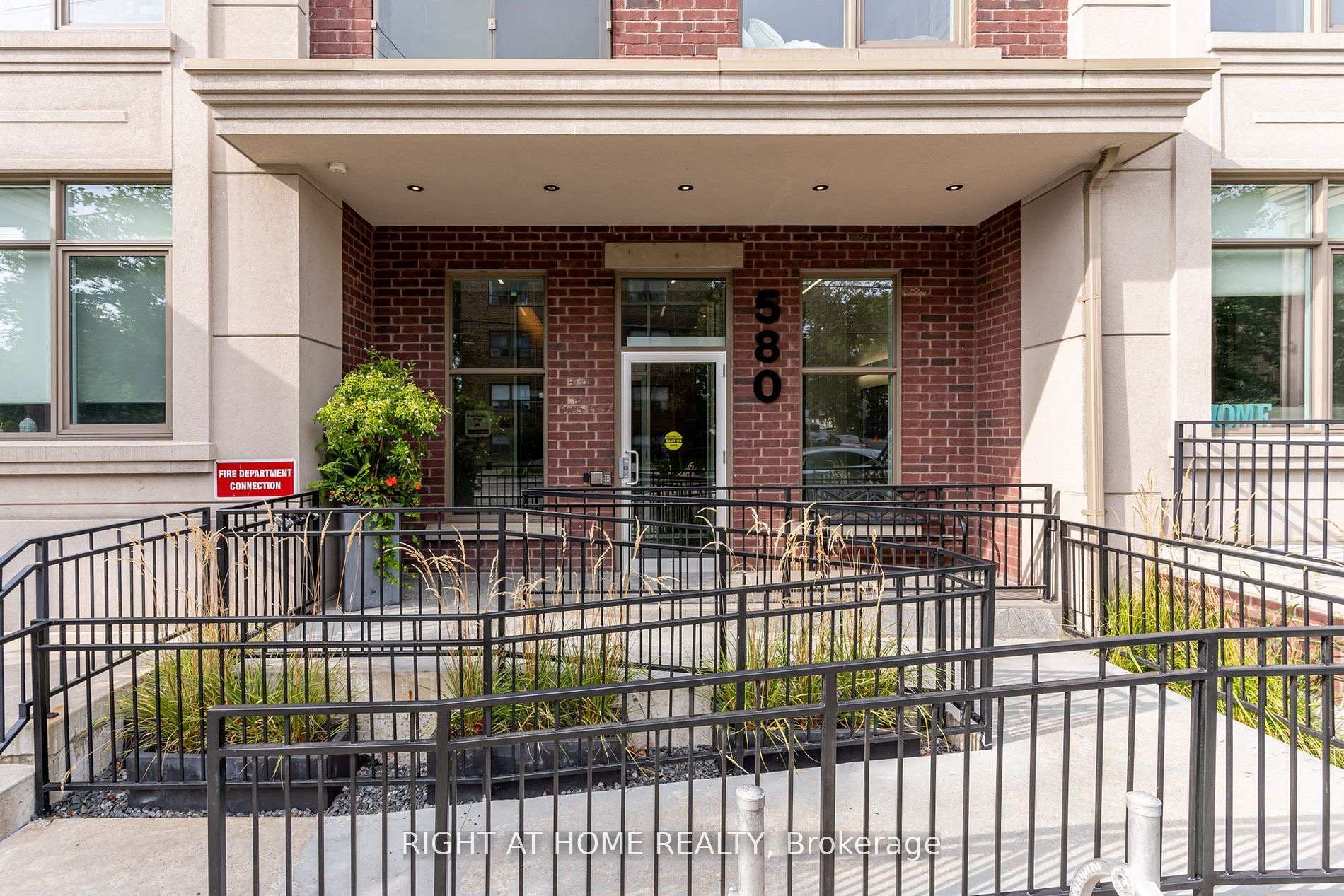 Photo 41 of Unit PH1, 580 Kingston Road, Toronto, The Beaches — HOMEH