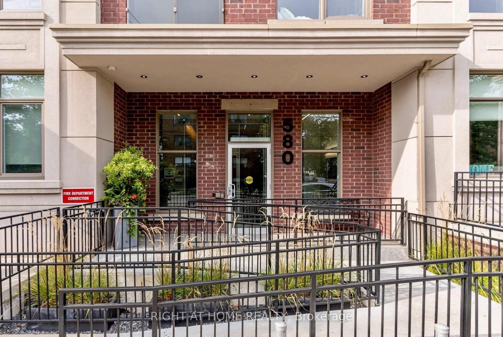 Photo 42 of Unit PH1, 580 Kingston Road, Toronto, The Beaches — HOMEH