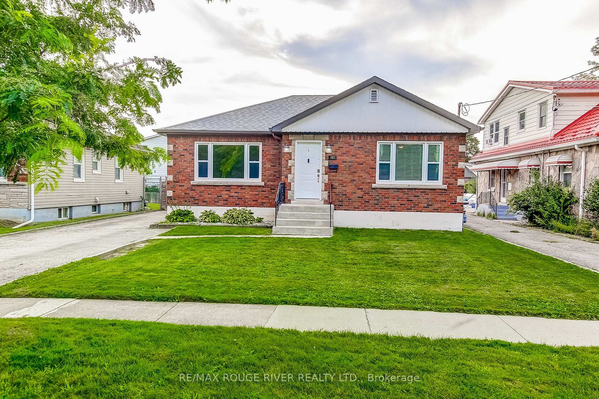Photo 2 of 141 Haig Street, St. Catharines, Haig — HOMEH