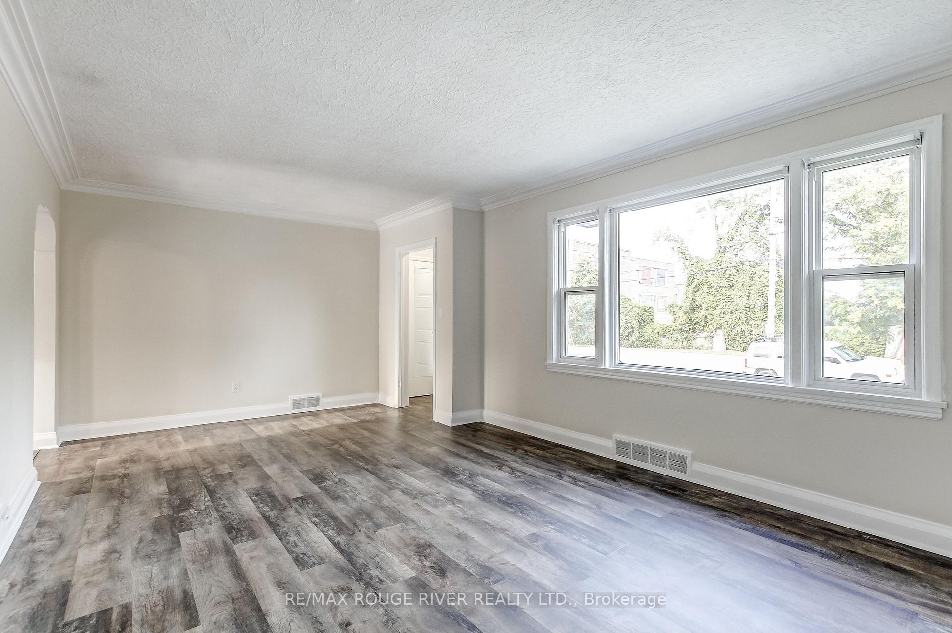 Photo 8 of 141 Haig Street, St. Catharines, Haig — HOMEH
