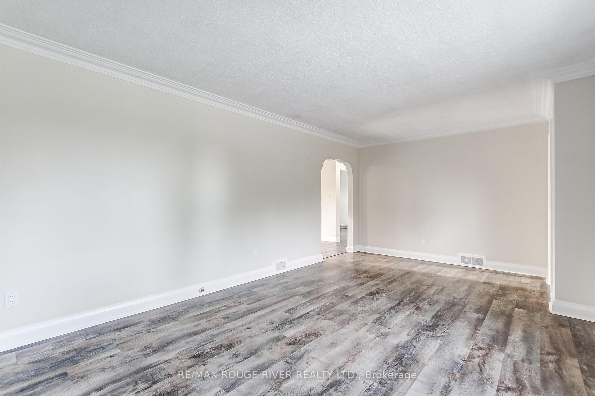 Photo 9 of 141 Haig Street, St. Catharines, Haig — HOMEH