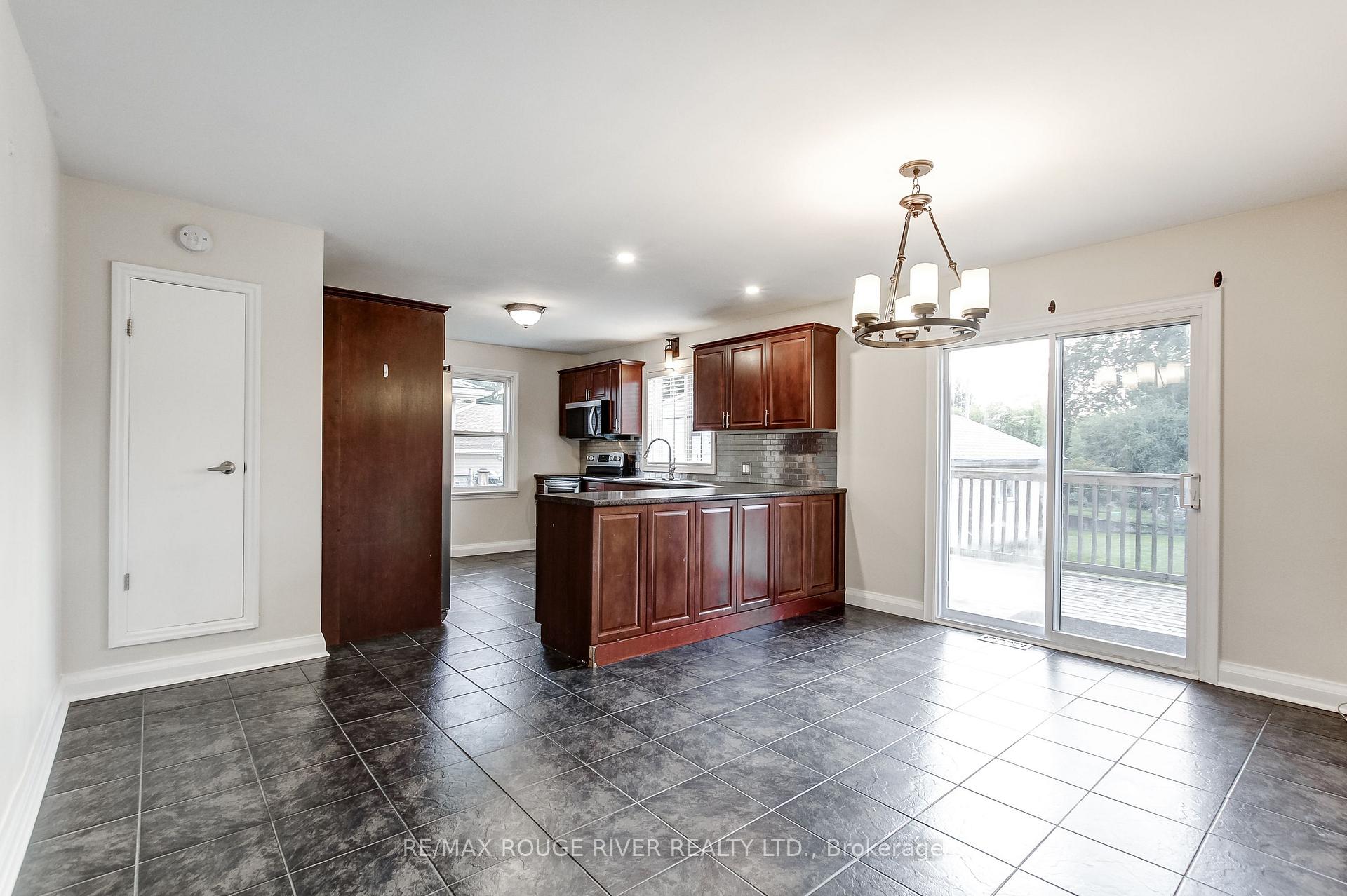 Photo 11 of 141 Haig Street, St. Catharines, Haig — HOMEH