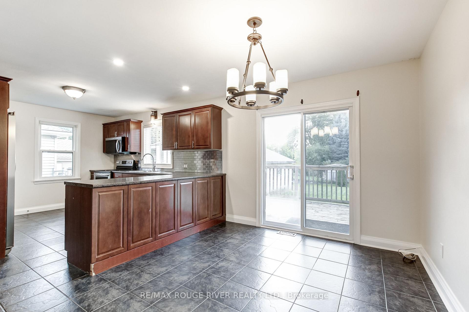 Photo 12 of 141 Haig Street, St. Catharines, Haig — HOMEH