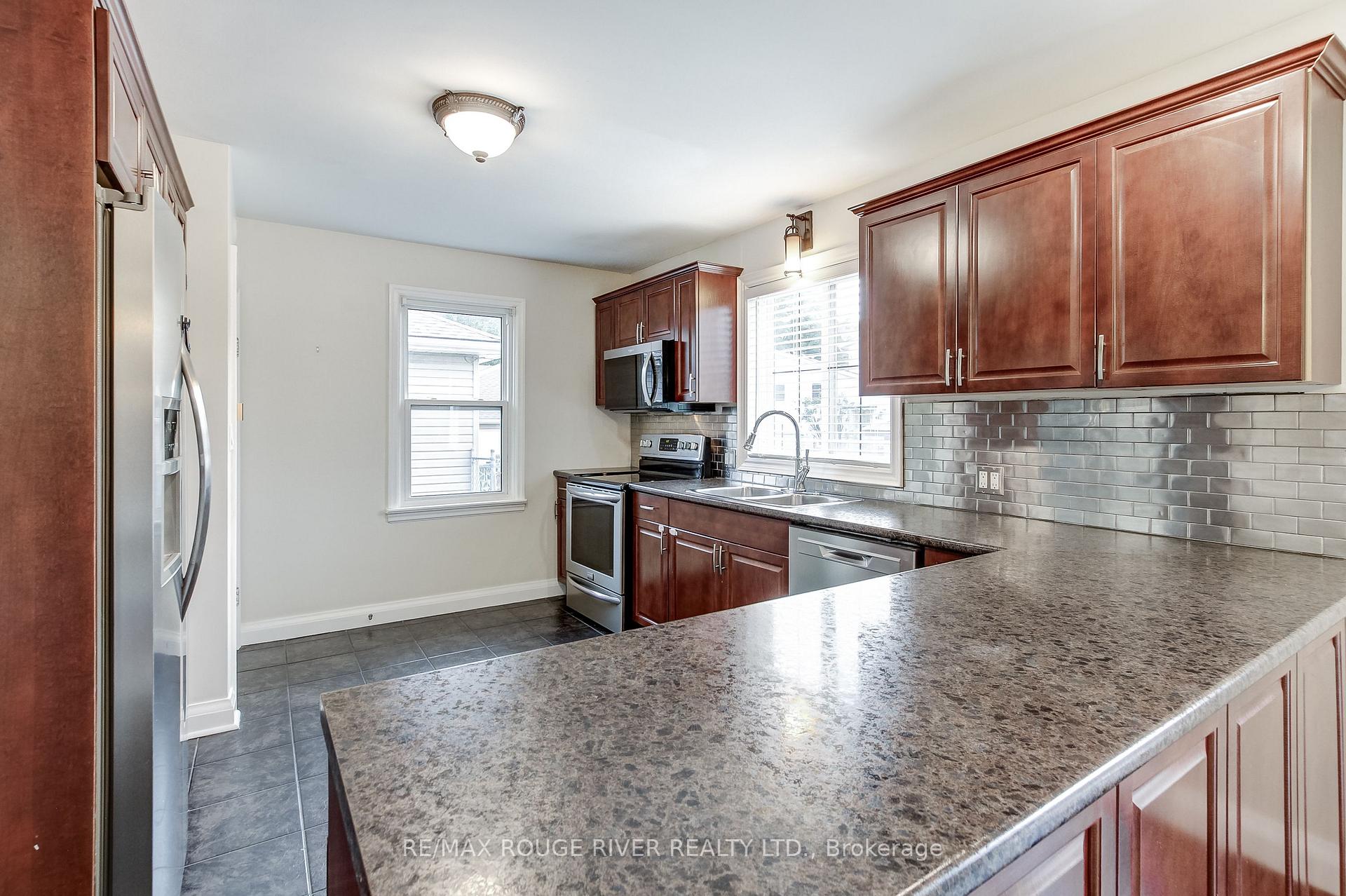 Photo 15 of 141 Haig Street, St. Catharines, Haig — HOMEH
