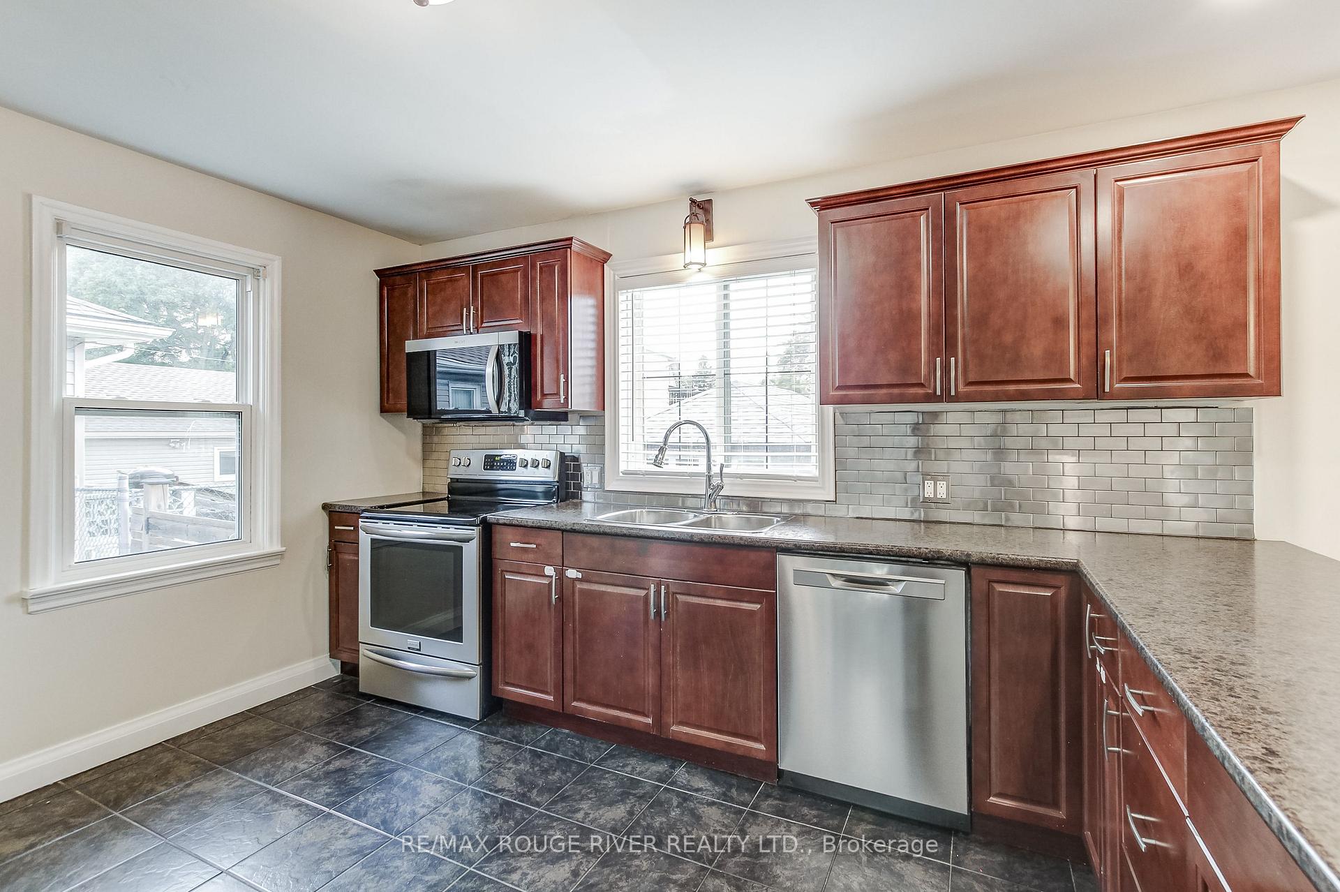 Photo 16 of 141 Haig Street, St. Catharines, Haig — HOMEH