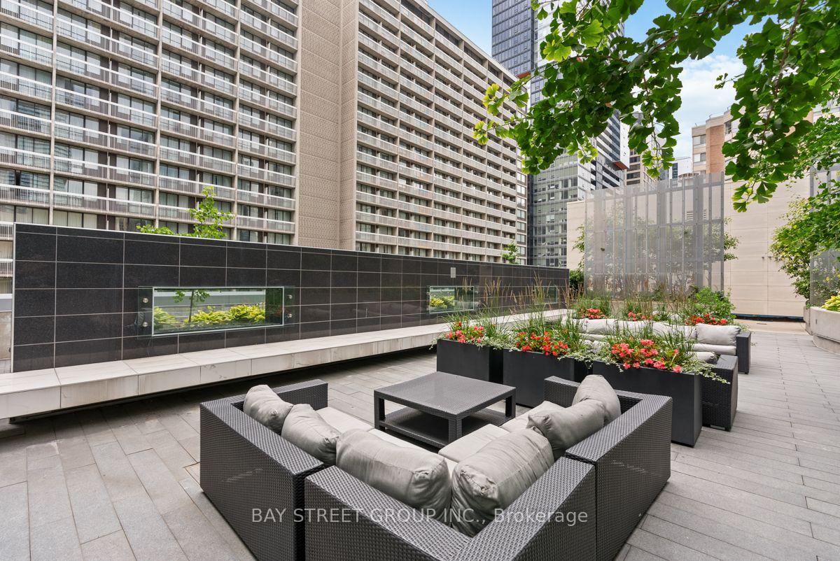 Photo 4 of Unit 5709, 386 Yonge Street, Toronto, Bay Street Corridor — HOMEH