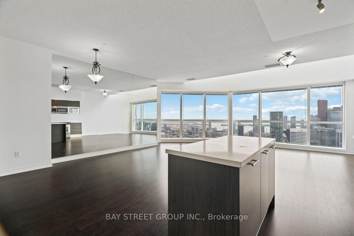 Photo 7 of Unit 5709, 386 Yonge Street, Toronto, Bay Street Corridor — HOMEH