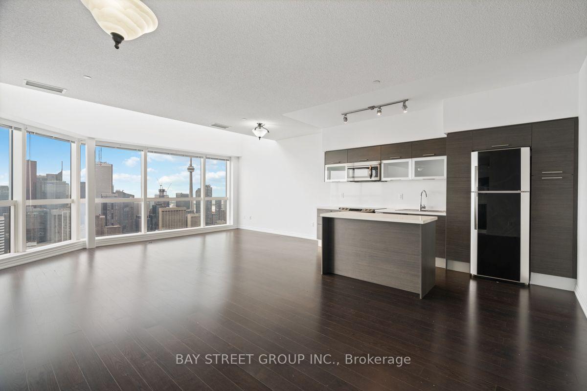 Photo 8 of Unit 5709, 386 Yonge Street, Toronto, Bay Street Corridor — HOMEH