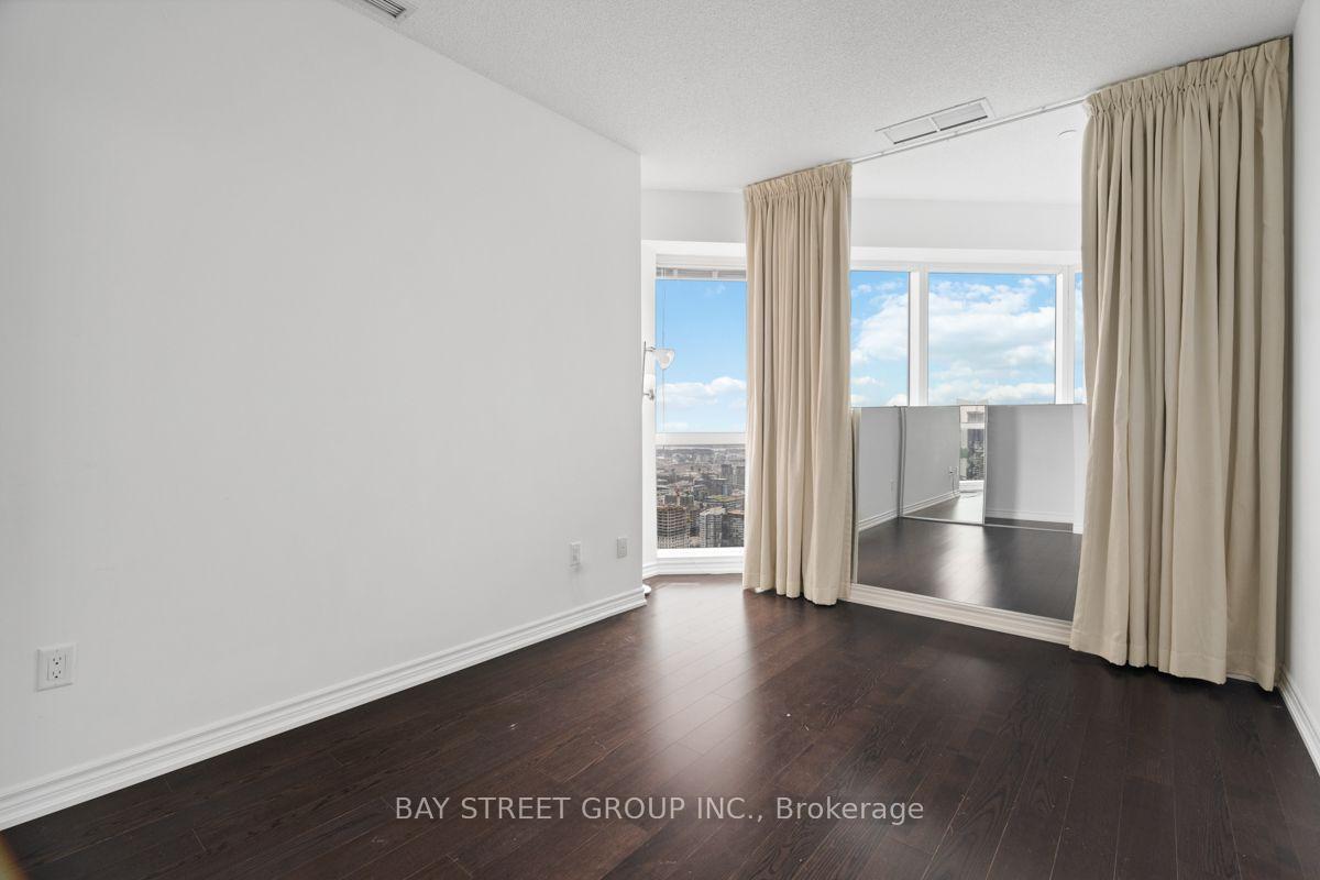 Photo 9 of Unit 5709, 386 Yonge Street, Toronto, Bay Street Corridor — HOMEH