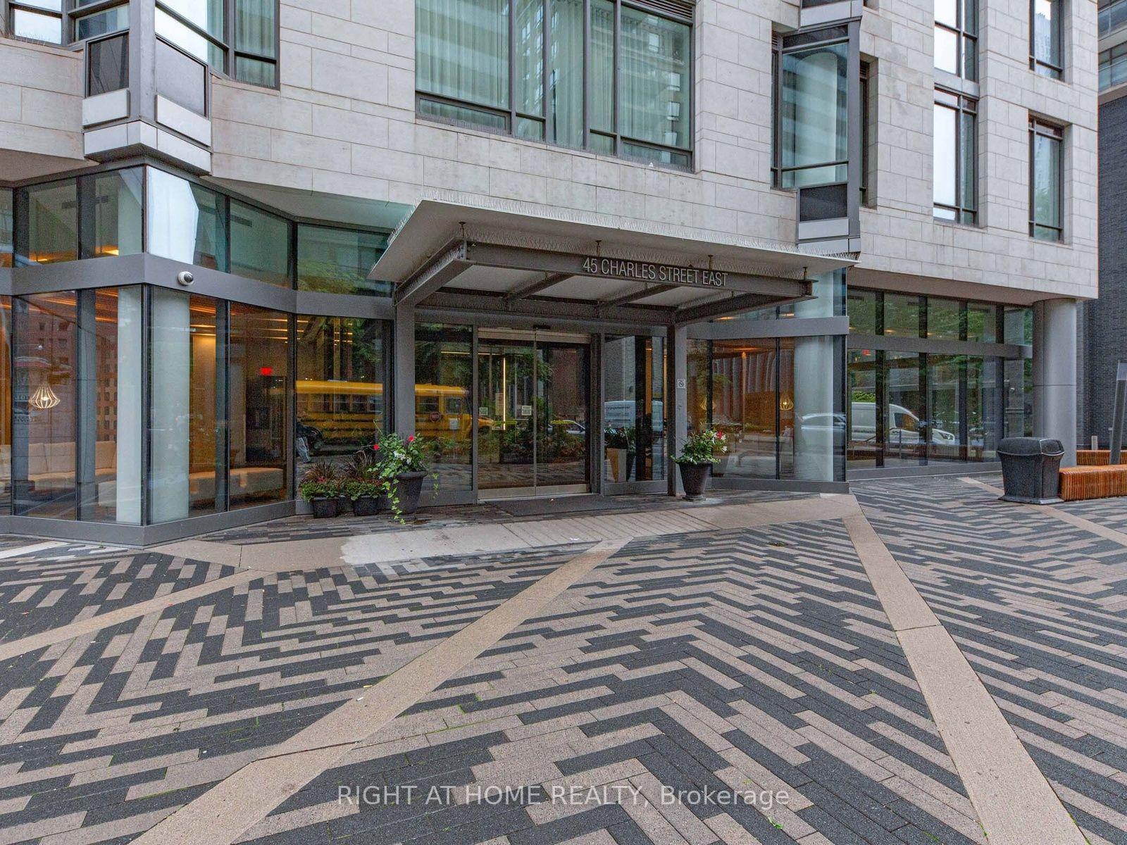 Photo 2 of Unit 2006, 45 Charles Street E, Toronto, Church-Yonge Corridor — HOMEH