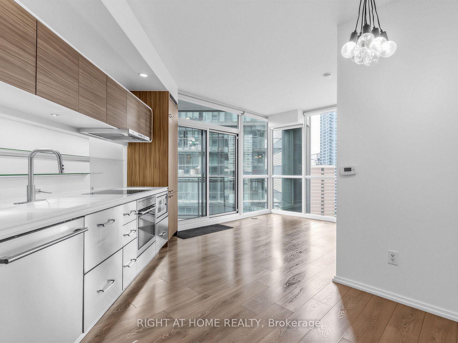Photo 8 of Unit 2006, 45 Charles Street E, Toronto, Church-Yonge Corridor — HOMEH
