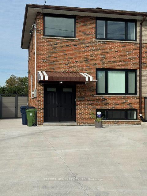 Photo 3 of 18 Turks Road, North York, Glenfield-Jane Heights — HOMEH