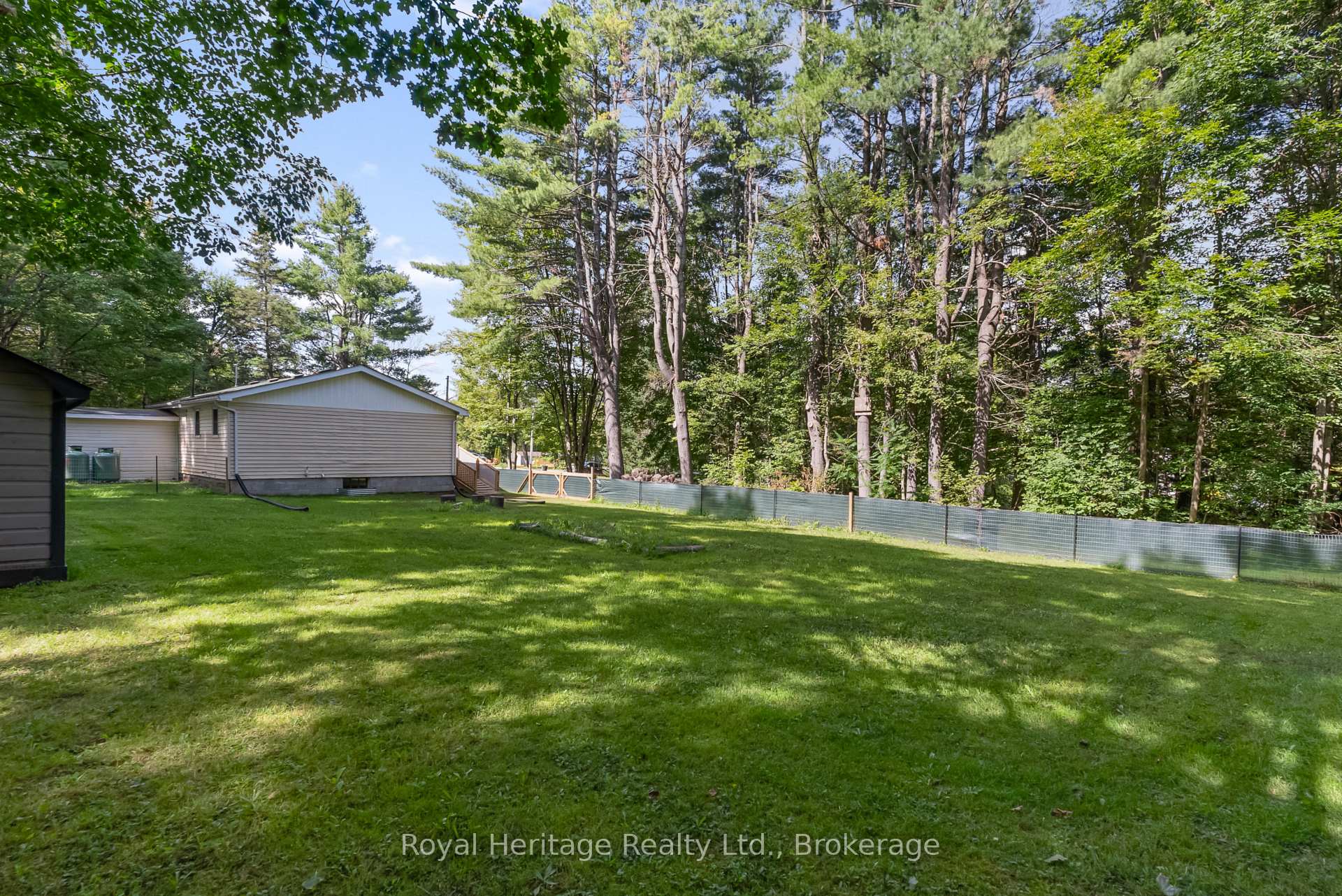 Photo 5 of 14 Morrison Street, Kawartha Lakes, Laxton/Digby/Longford — HOMEH