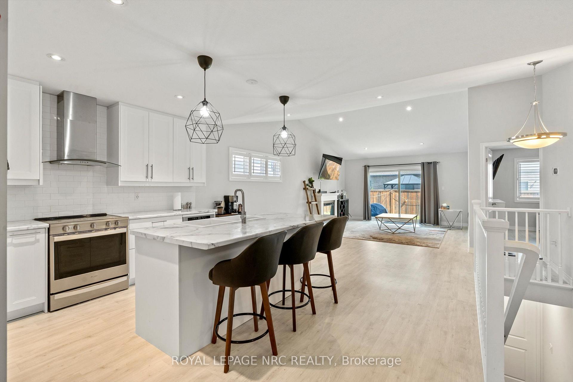 Photo 5 of 141 Acacia Road, Pelham, Fonthill — HOMEH