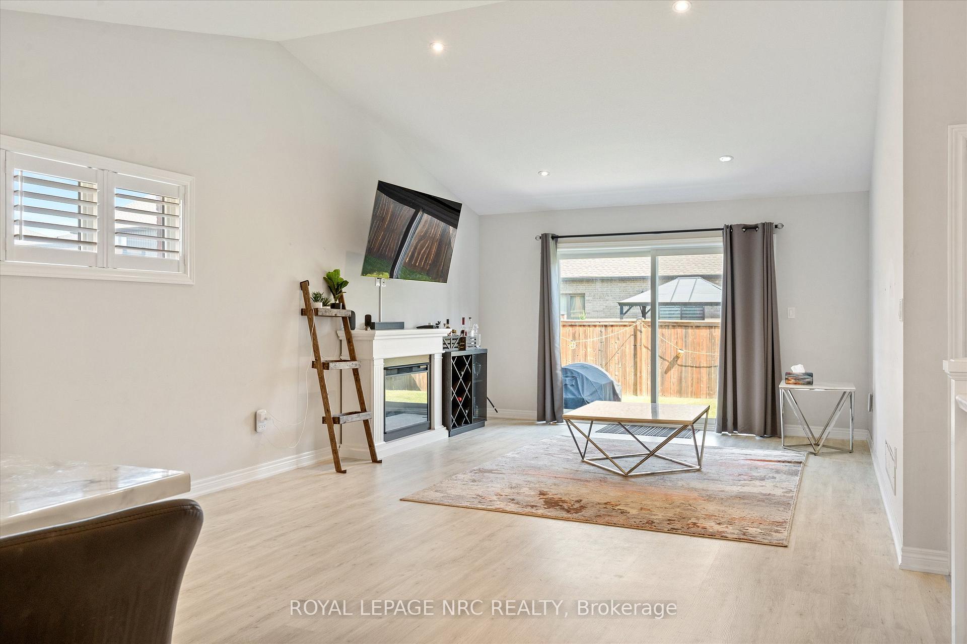 Photo 11 of 141 Acacia Road, Pelham, Fonthill — HOMEH