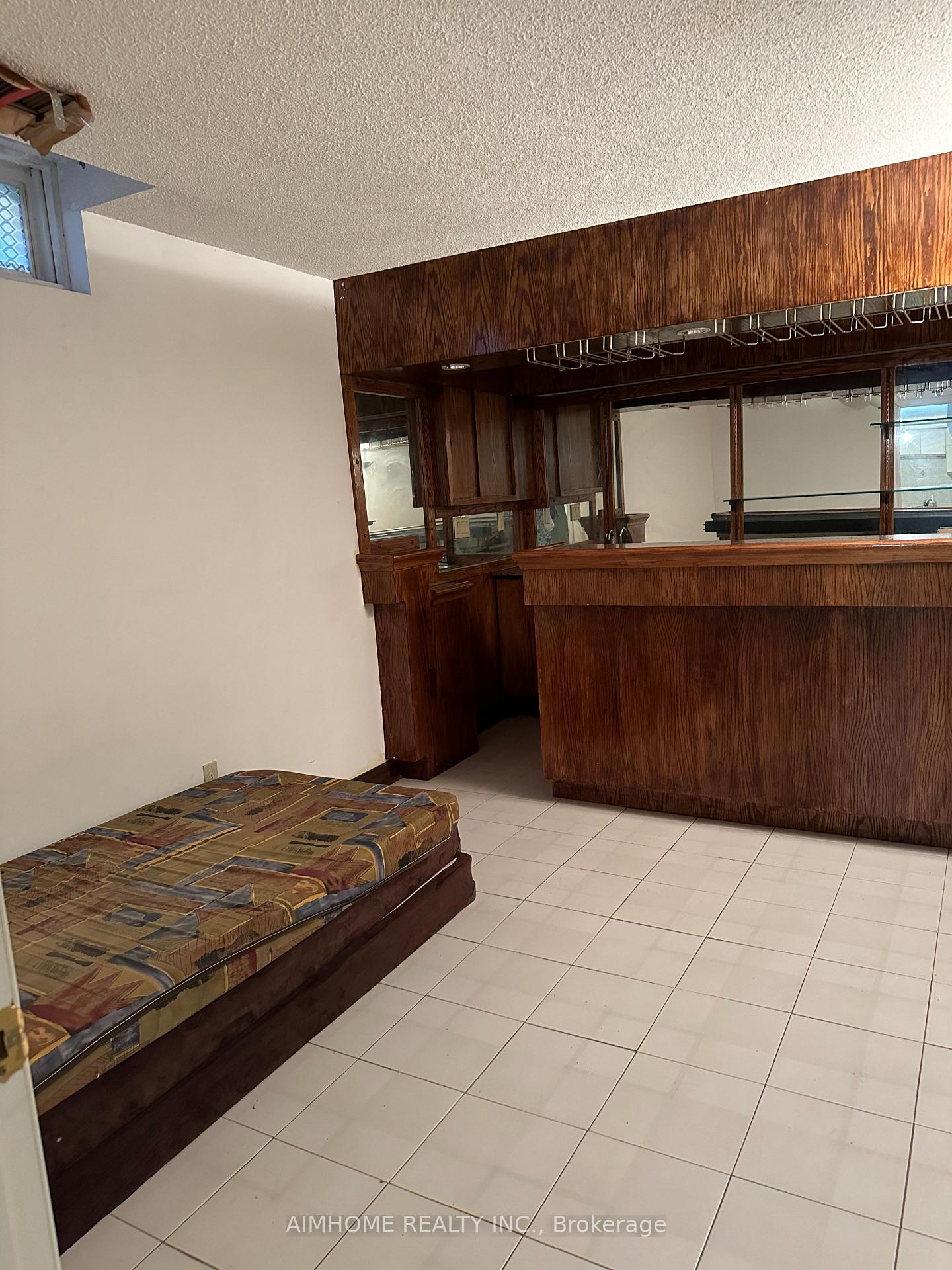 Photo 2 of 45 Granite Street, Vaughan, East Woodbridge — HOMEH