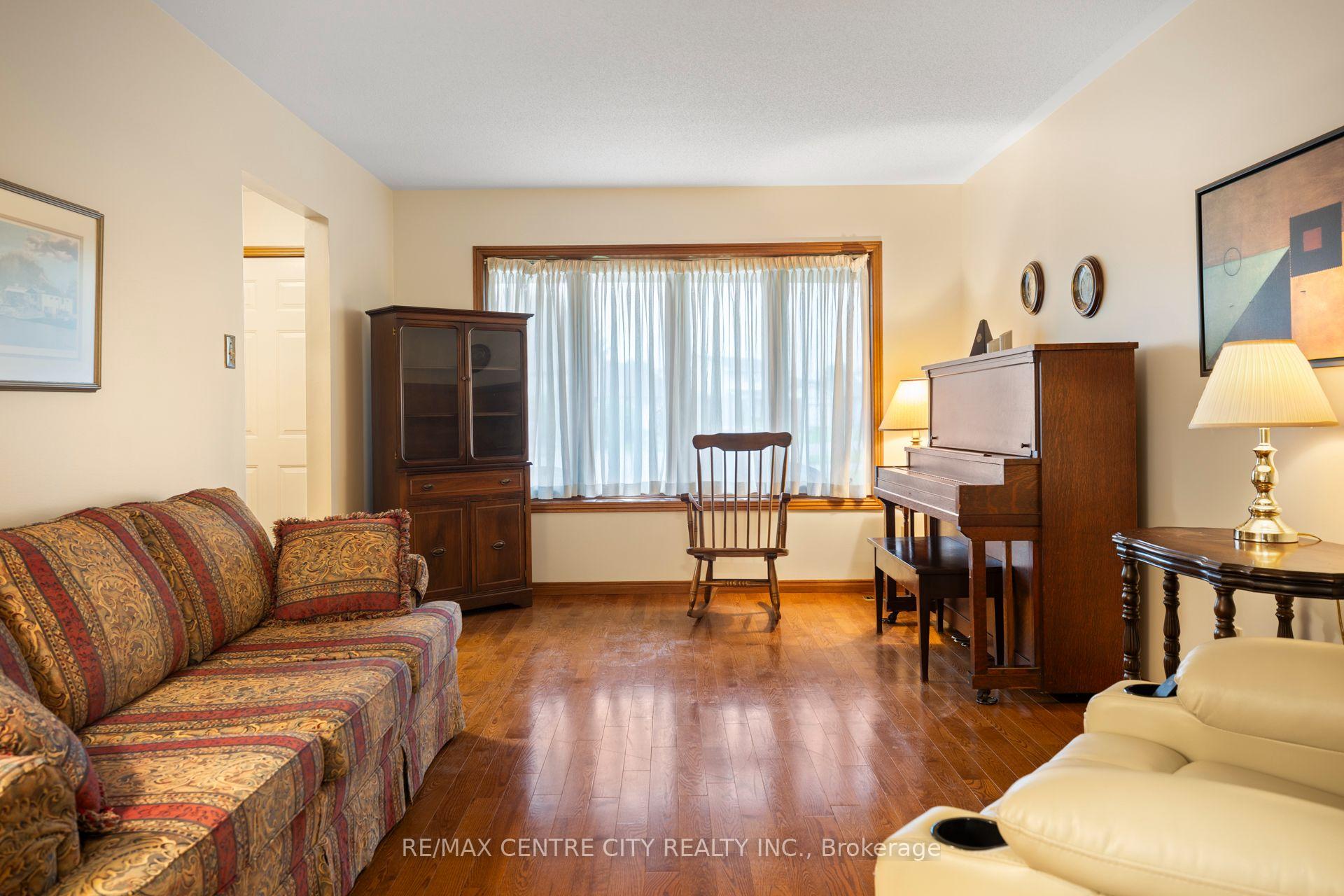 Photo 7 of 334 Canterbury Place, Central Elgin, Belmont — HOMEH