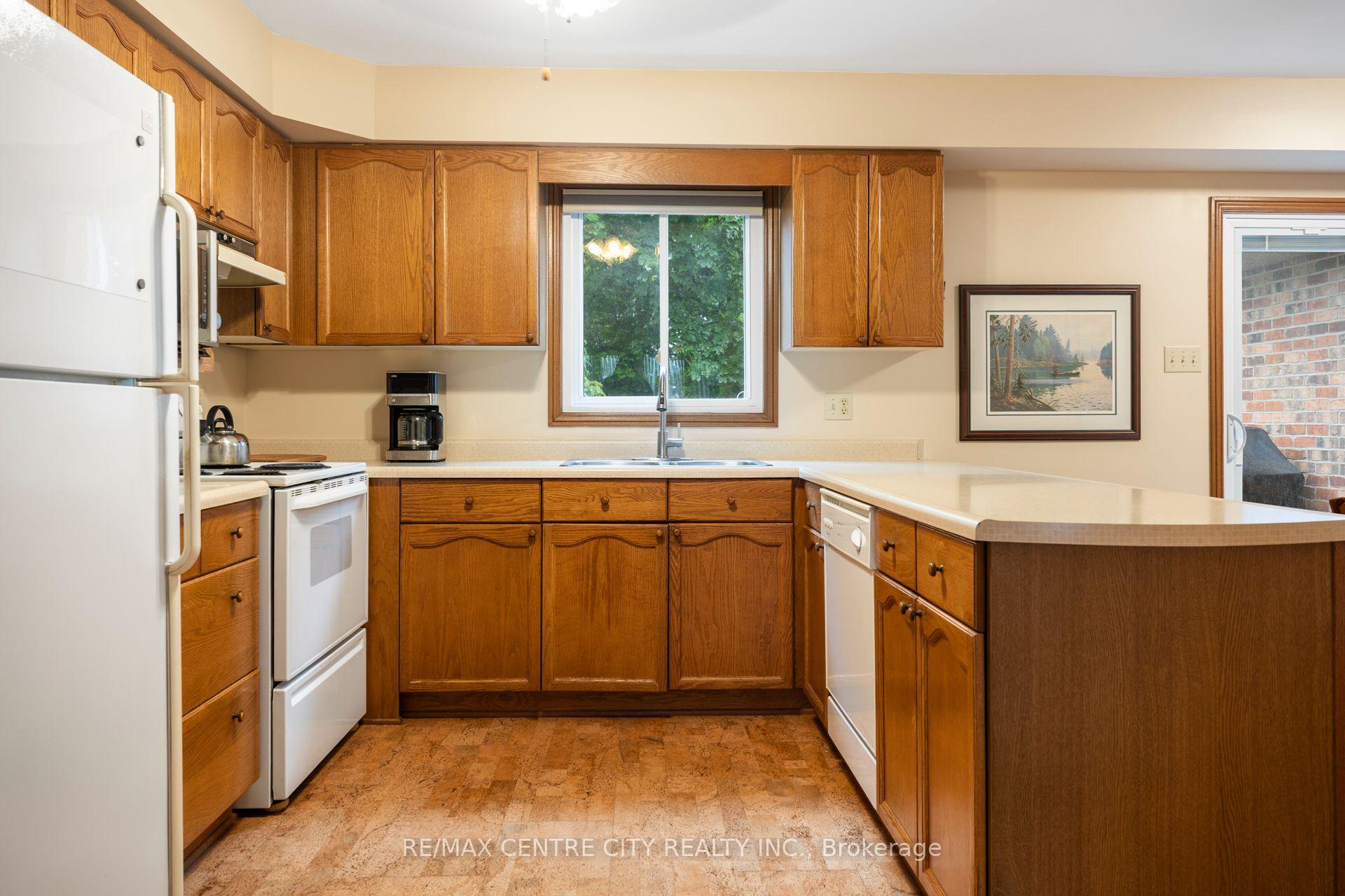 Photo 8 of 334 Canterbury Place, Central Elgin, Belmont — HOMEH