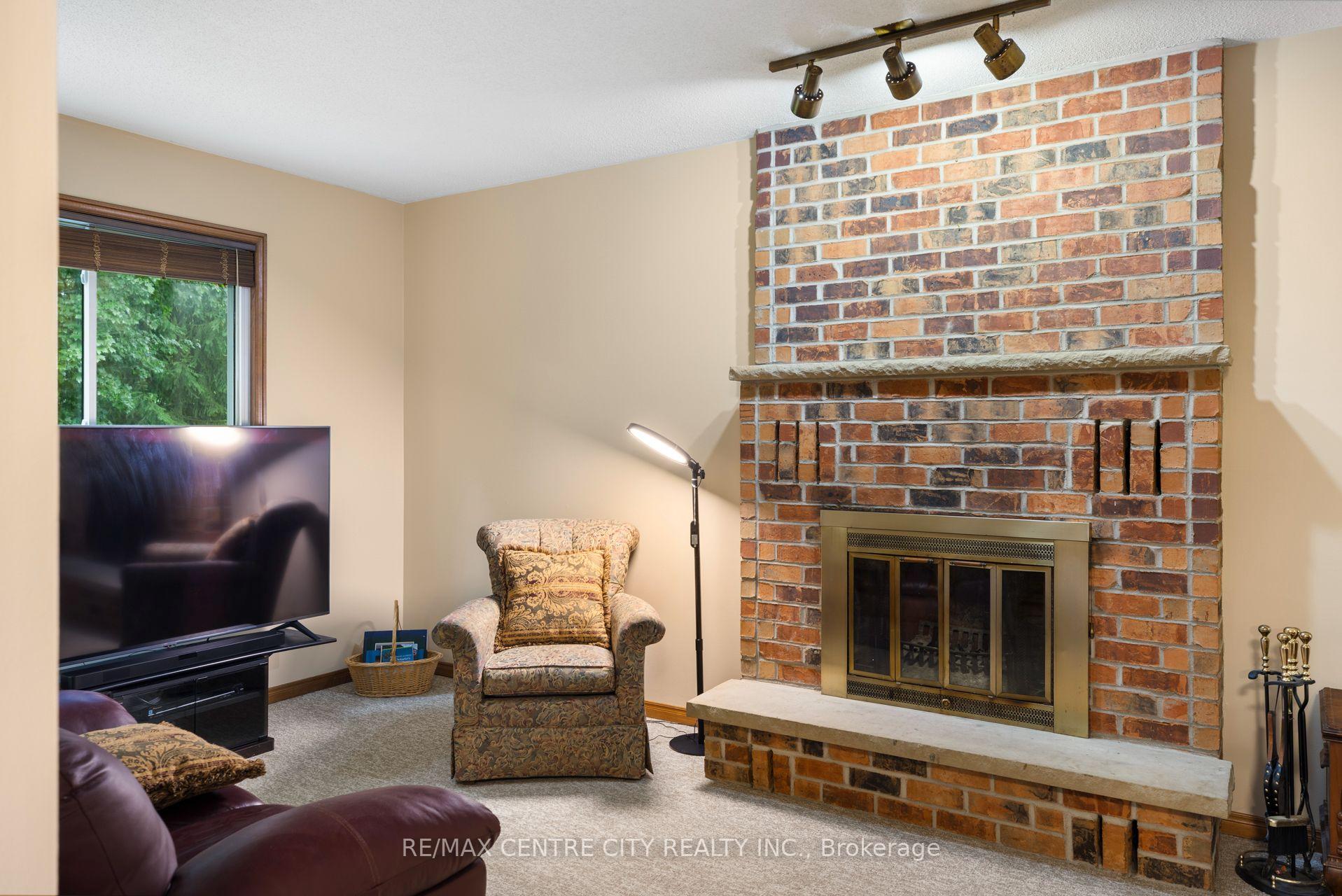 Photo 12 of 334 Canterbury Place, Central Elgin, Belmont — HOMEH