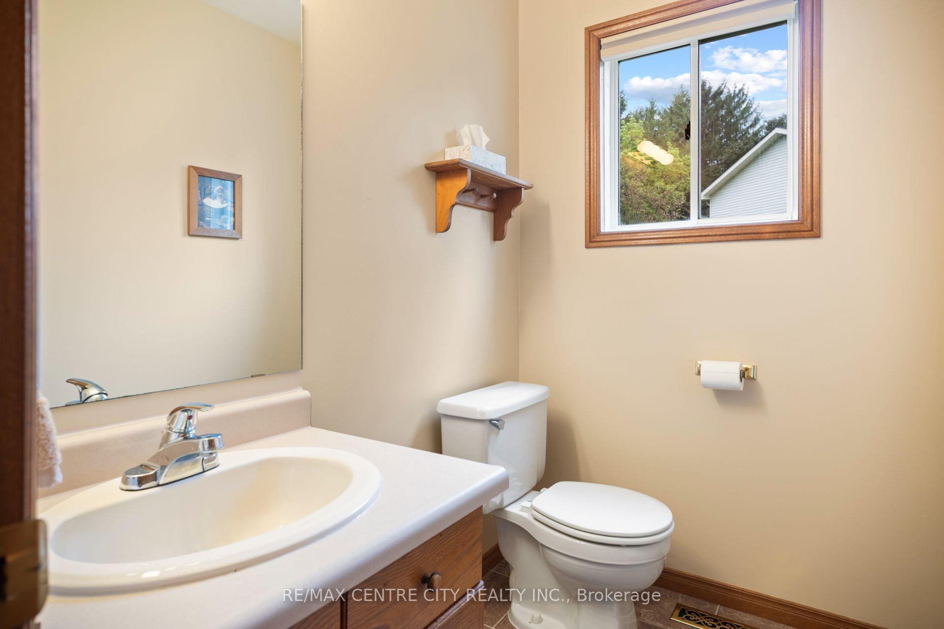 Photo 14 of 334 Canterbury Place, Central Elgin, Belmont — HOMEH