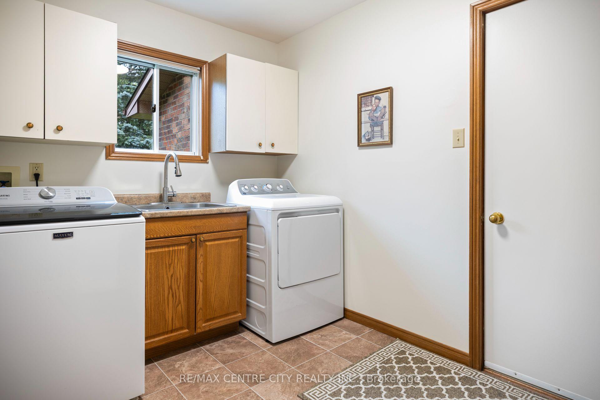 Photo 15 of 334 Canterbury Place, Central Elgin, Belmont — HOMEH