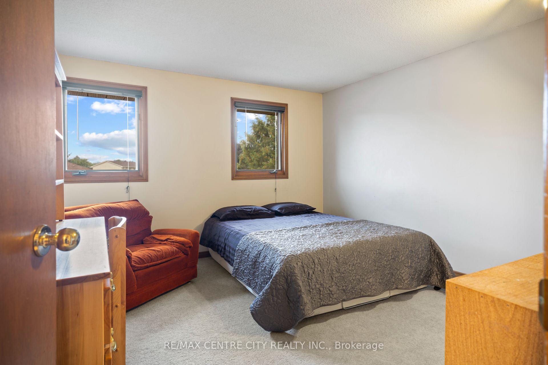 Photo 16 of 334 Canterbury Place, Central Elgin, Belmont — HOMEH