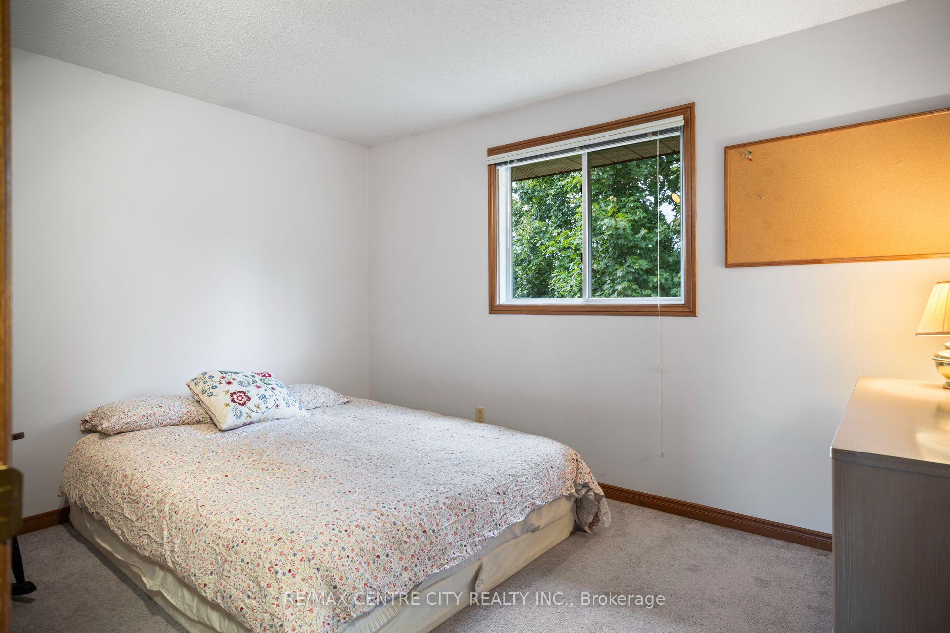 Photo 17 of 334 Canterbury Place, Central Elgin, Belmont — HOMEH