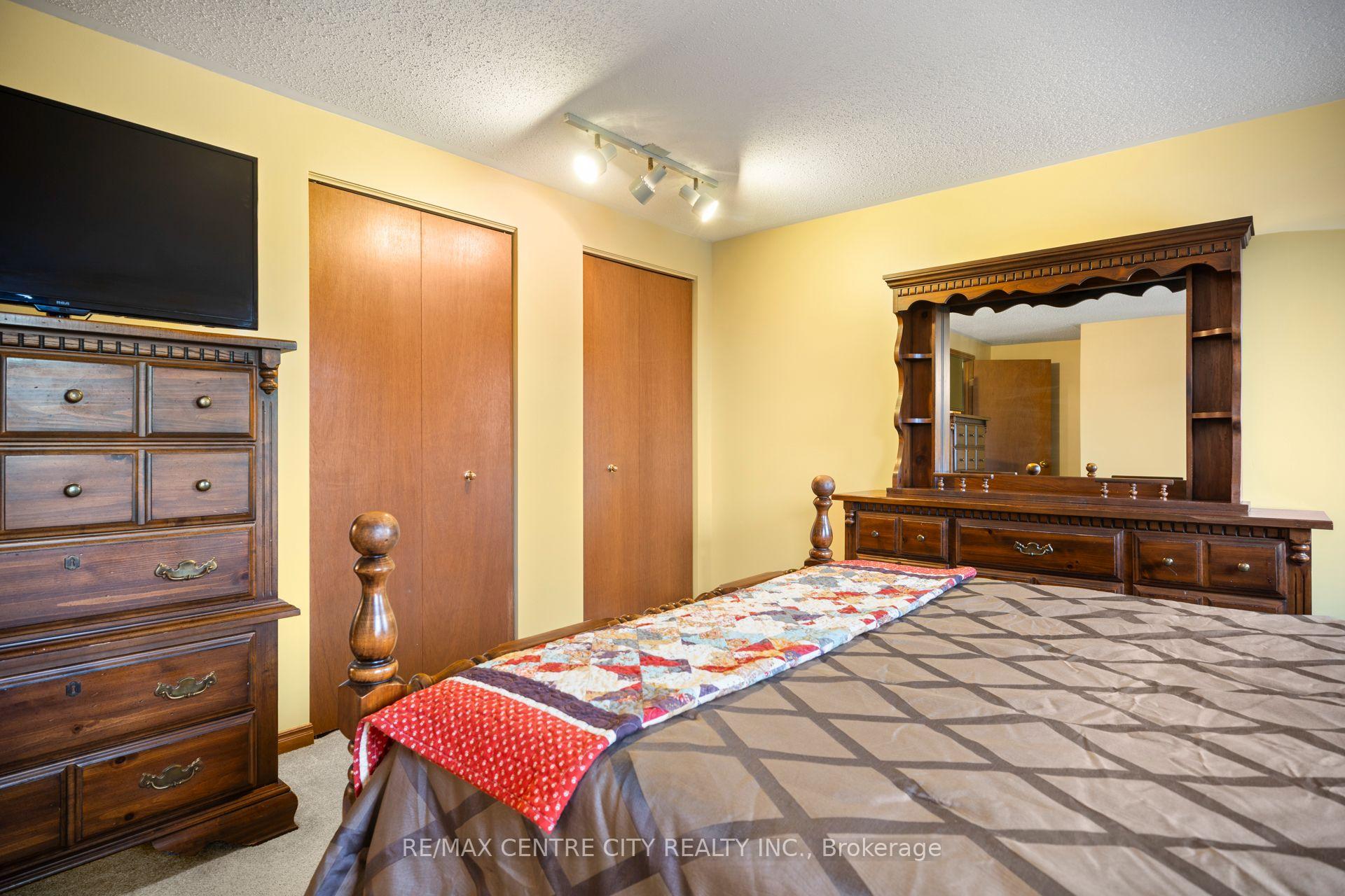 Photo 21 of 334 Canterbury Place, Central Elgin, Belmont — HOMEH