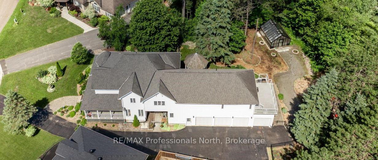 Photo 2 of 9 Melane Court, Bracebridge, Macaulay — HOMEH