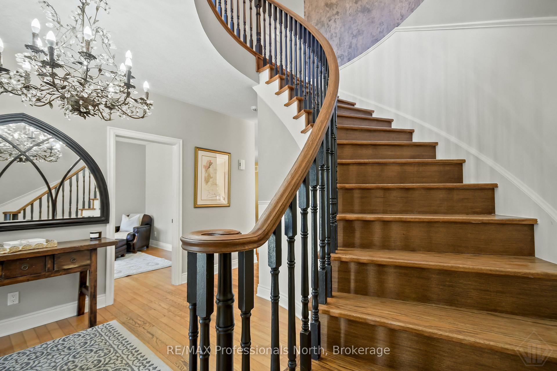 Photo 3 of 9 Melane Court, Bracebridge, Macaulay — HOMEH