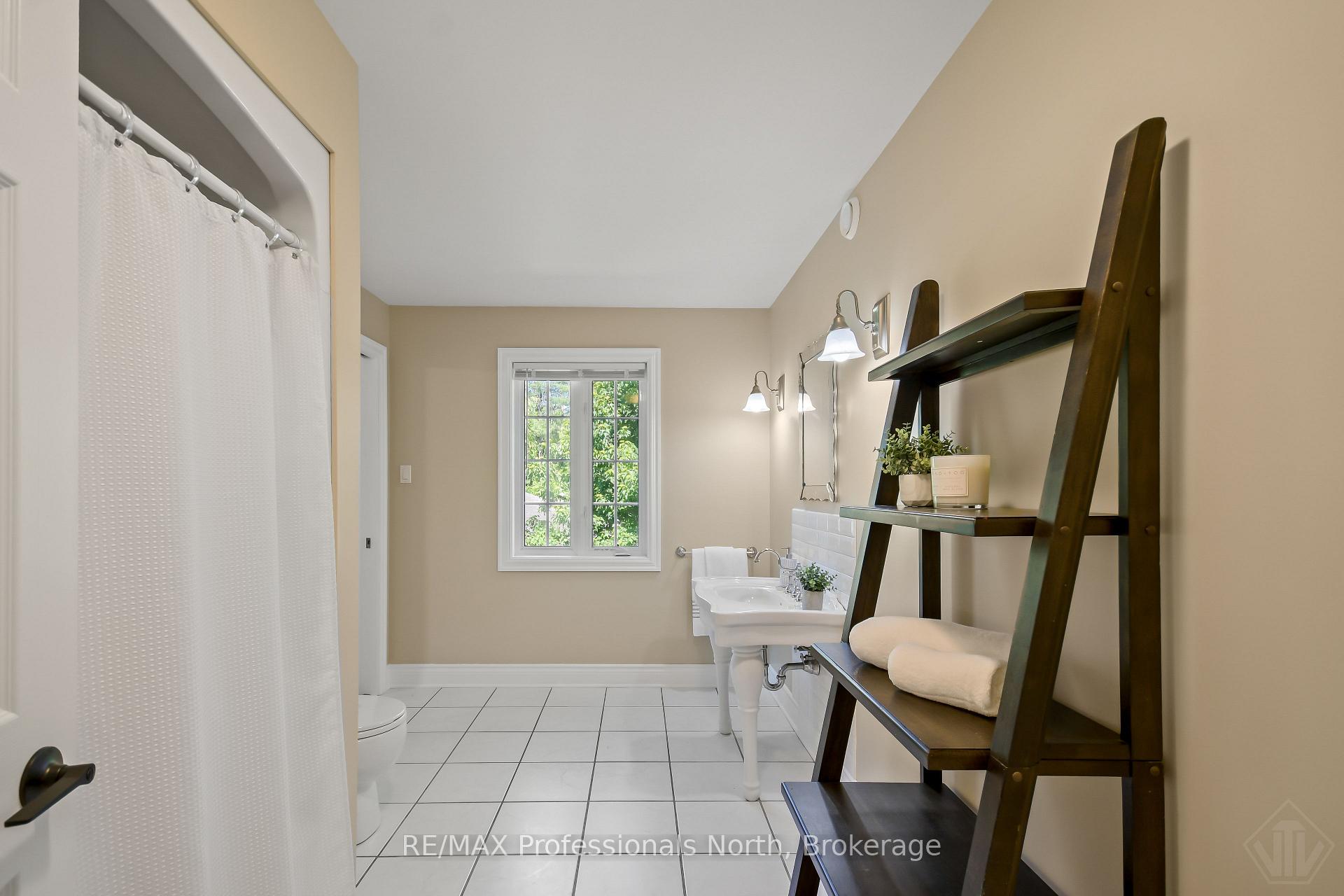 Photo 21 of 9 Melane Court, Bracebridge, Macaulay — HOMEH