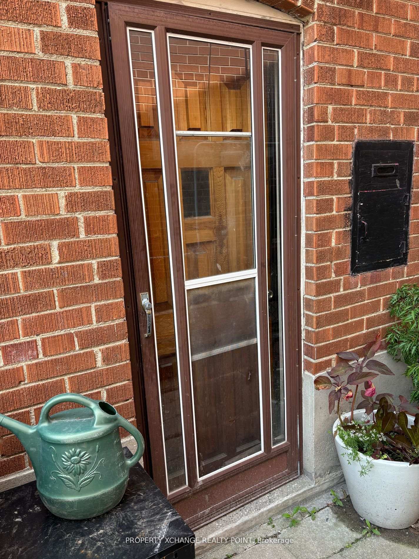 Photo 2 of 17 Holmesdale Crescent, Toronto, Caledonia-Fairbank — HOMEH