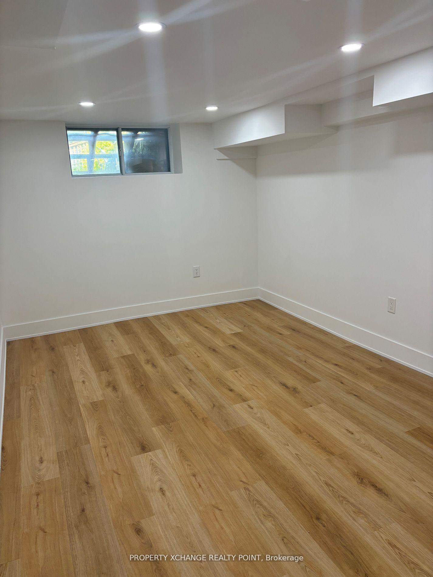 Photo 5 of 17 Holmesdale Crescent, Toronto, Caledonia-Fairbank — HOMEH