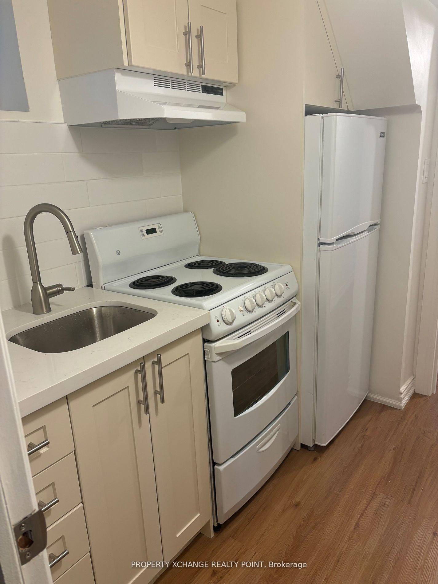 Photo 7 of 17 Holmesdale Crescent, Toronto, Caledonia-Fairbank — HOMEH