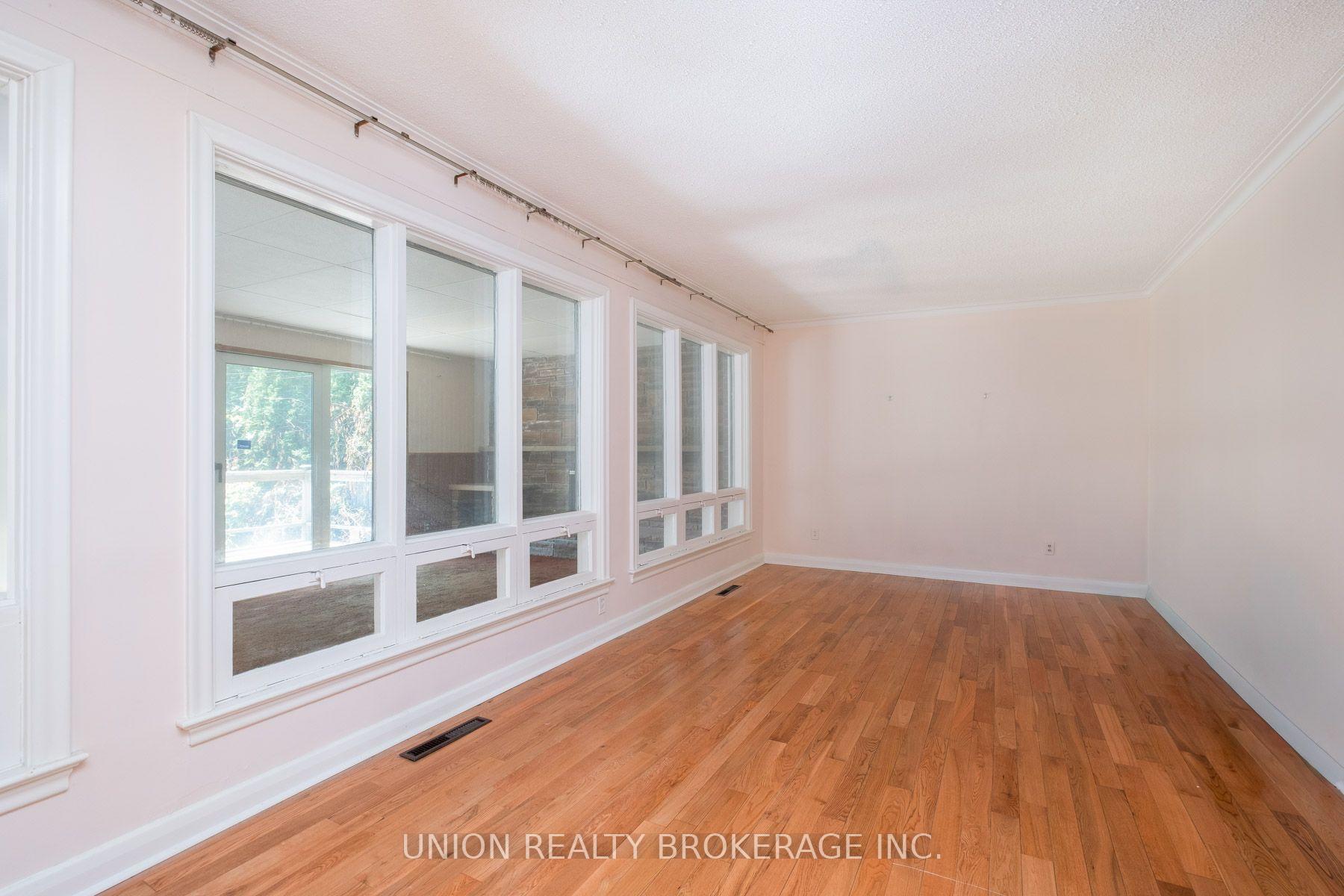 Photo 5 of 37 Shirley Crescent, Scarborough, Scarborough Village — HOMEH