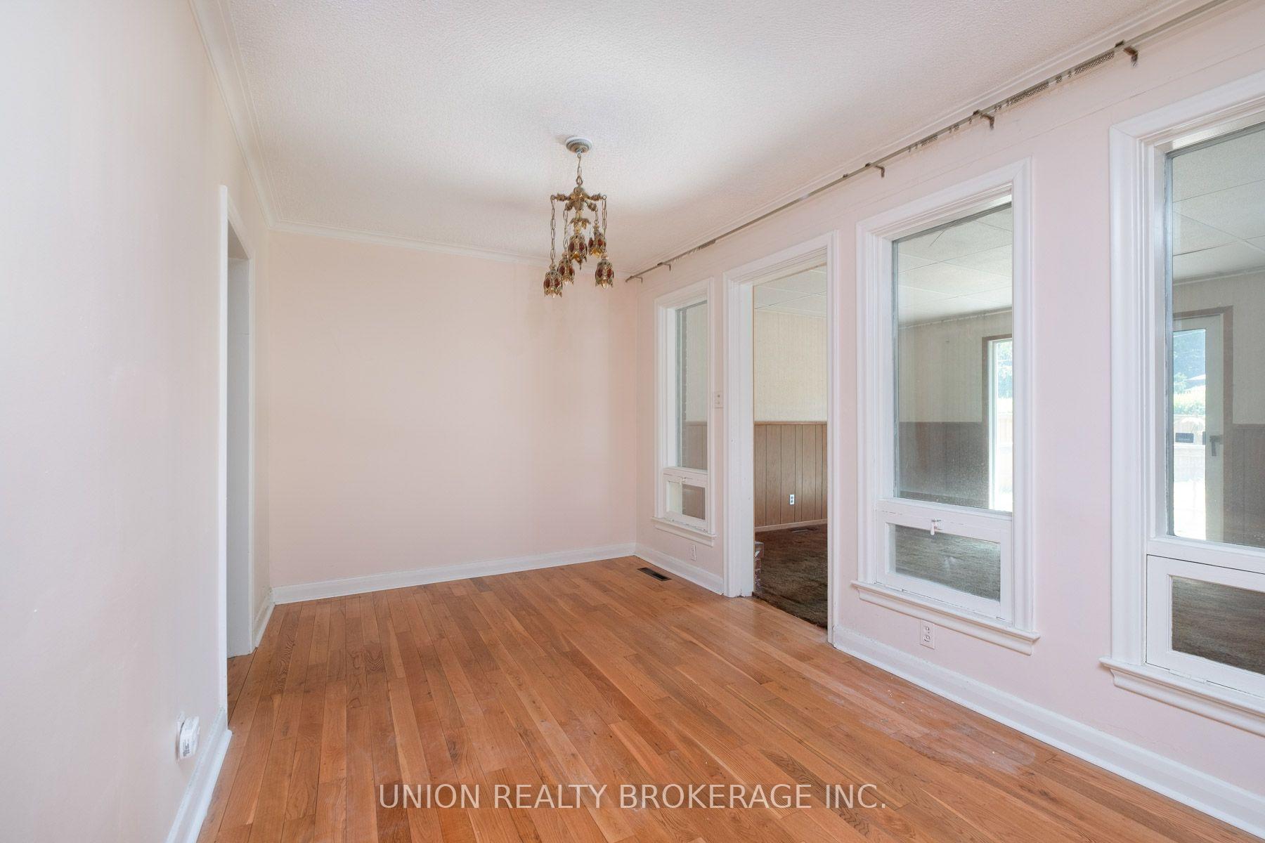 Photo 6 of 37 Shirley Crescent, Scarborough, Scarborough Village — HOMEH