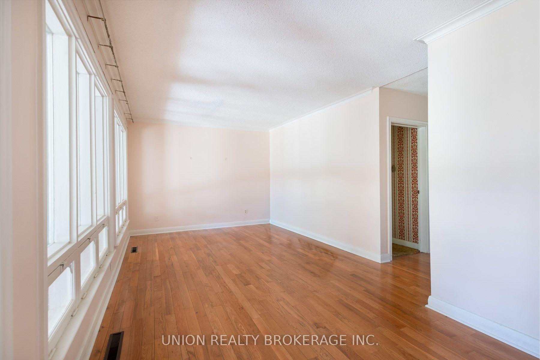 Photo 7 of 37 Shirley Crescent, Scarborough, Scarborough Village — HOMEH