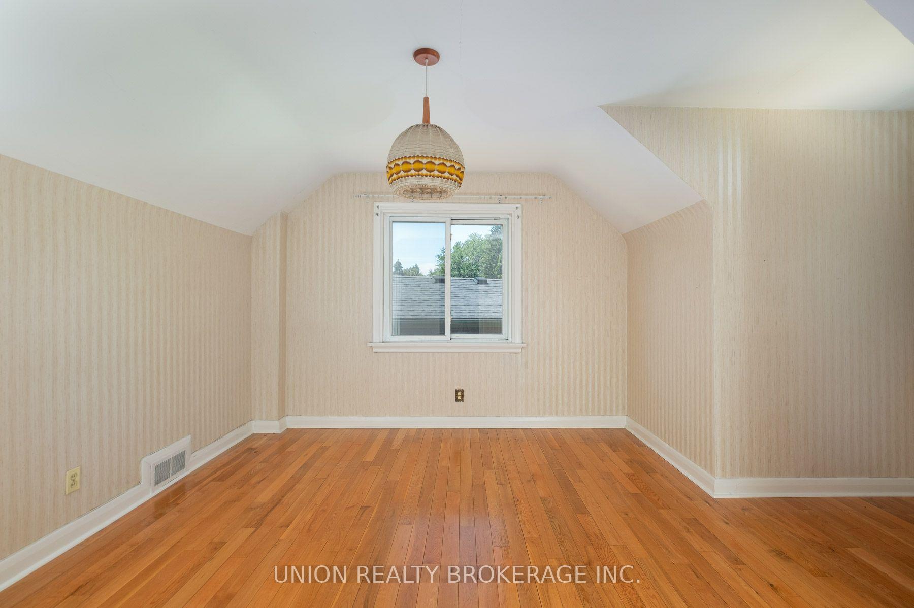 Photo 14 of 37 Shirley Crescent, Scarborough, Scarborough Village — HOMEH