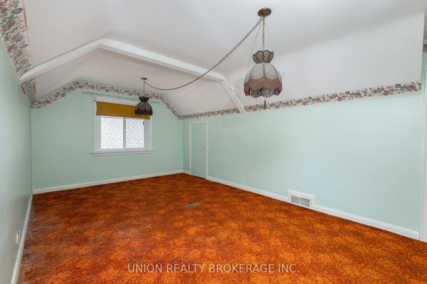 Photo 17 of 37 Shirley Crescent, Scarborough, Scarborough Village — HOMEH