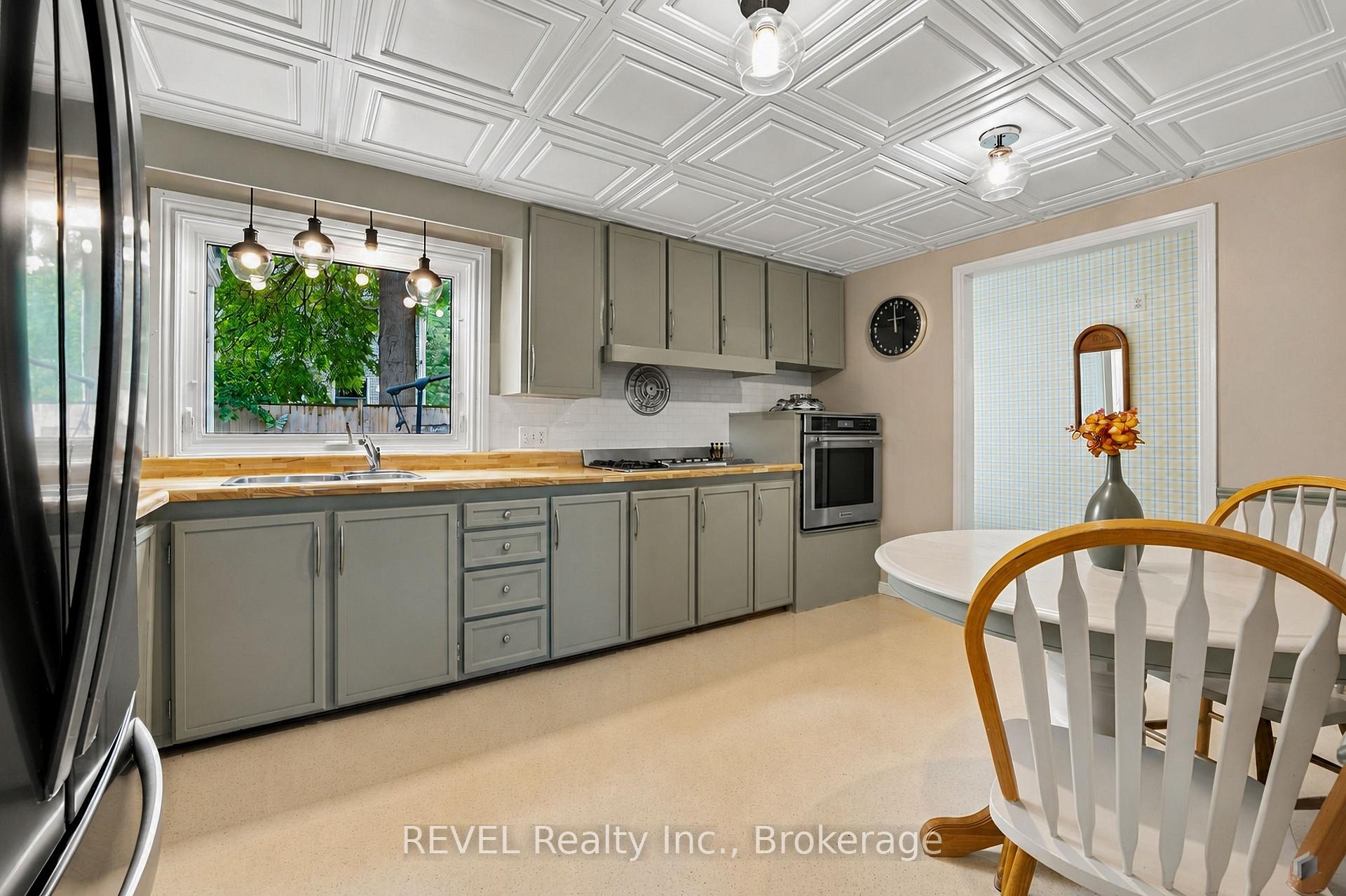 Photo 17 of 42 Wildwood Road, St. Catharines, Port Weller — HOMEH