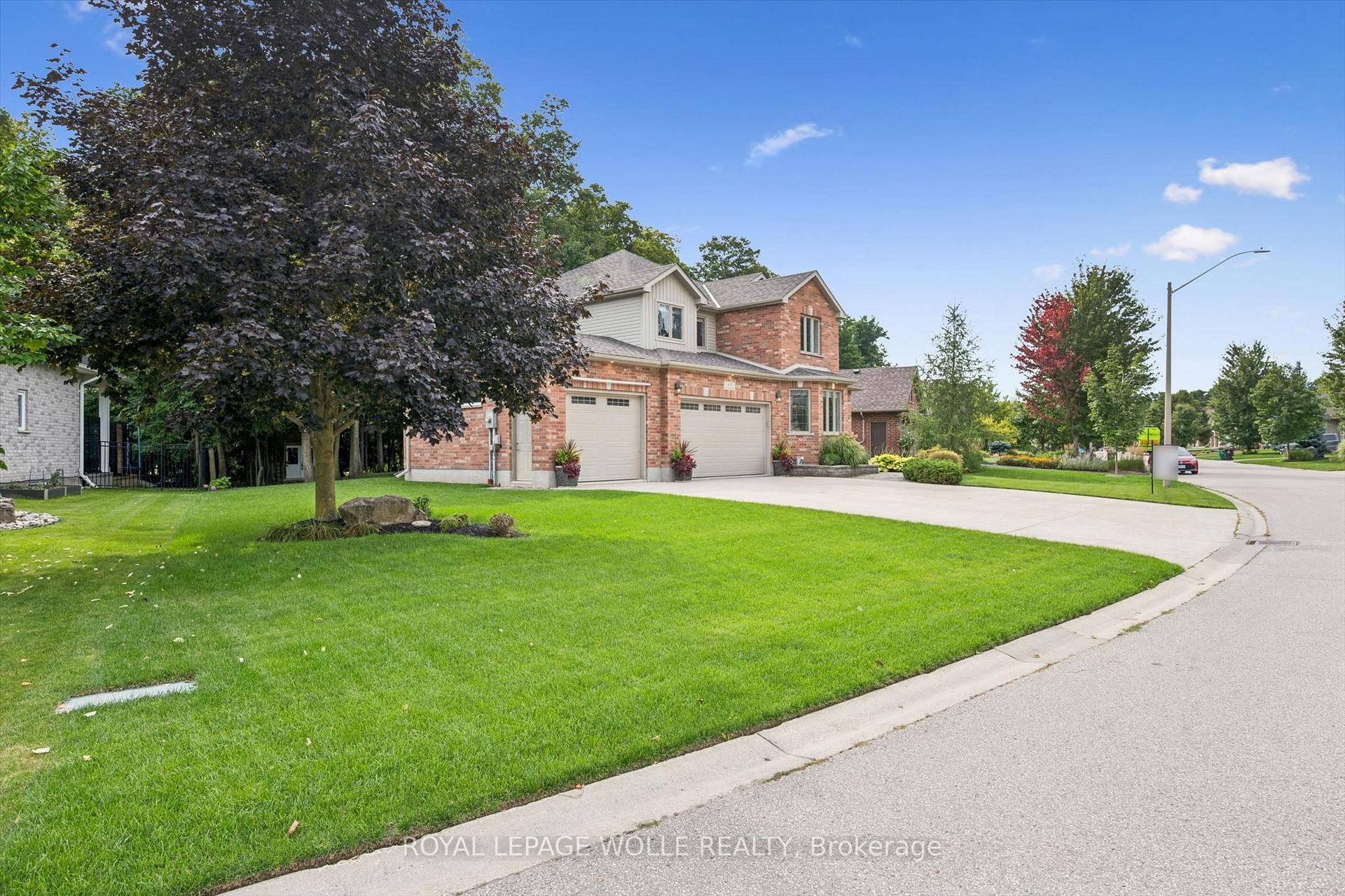 Photo 2 of 45 Welwood Avenue, Wellesley — HOMEH