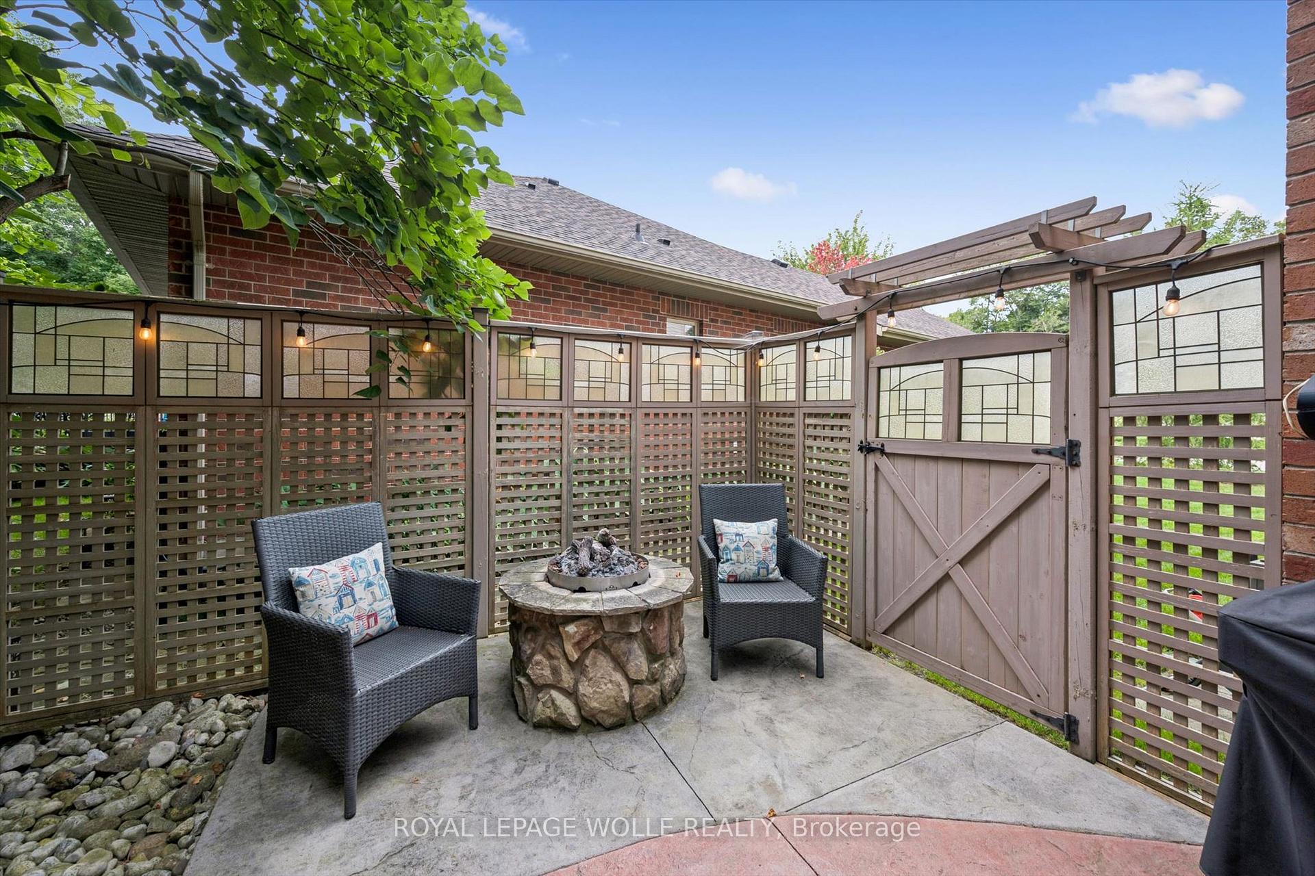 Photo 46 of 45 Welwood Avenue, Wellesley — HOMEH