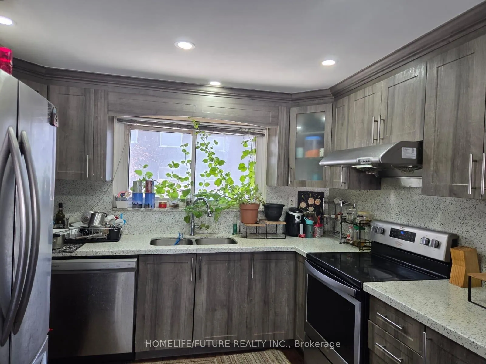 Photo 3 of Unit 37, 4 Darras Court, Brampton, Southgate — HOMEH