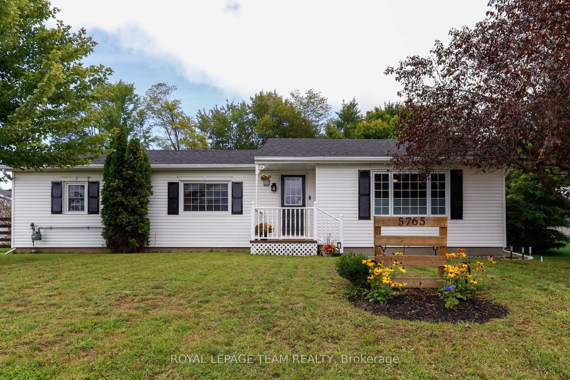 Front of 5765 Rideau River Rd
